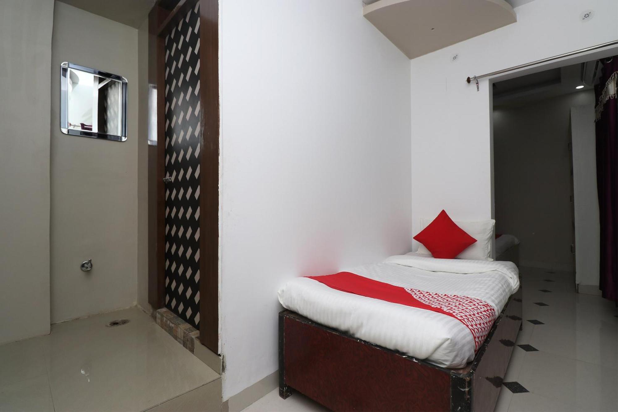 Hotel O Swastik Resort Colonelganj Exterior foto